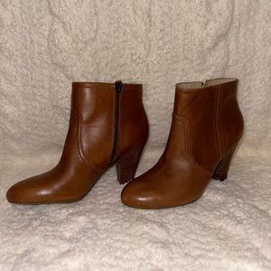 Isaac Mizrahi brown ankle boots